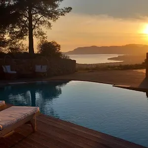 https://la-villa-entre-terre-et-mer.fr-provencehotel.com