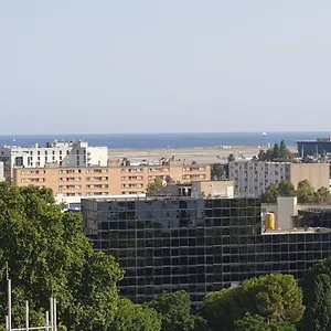 https://new-private-room-sea-view-near-airport-5-min-train-3.fr-provencehotel.com
